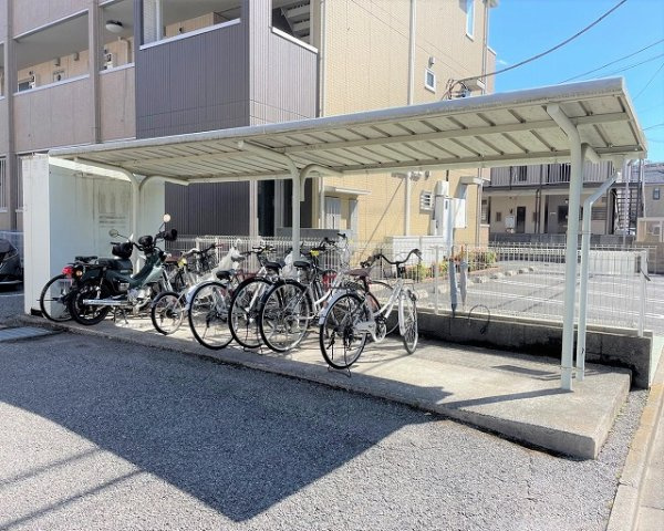 レオパレスＴＯＹＯＤＡのその他|屋根付き駐輪場