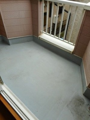 ケンコーポラスのバルコニー