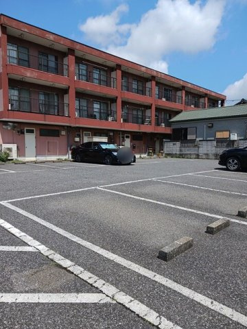 ファーストメゾンの駐車場