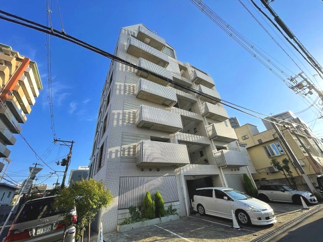 ファーストアベニールの外観