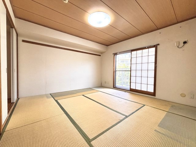 北東側和室8帖