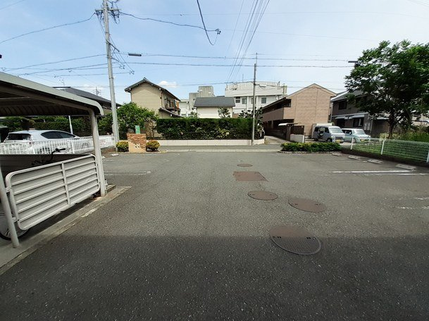 クローバーの駐車場