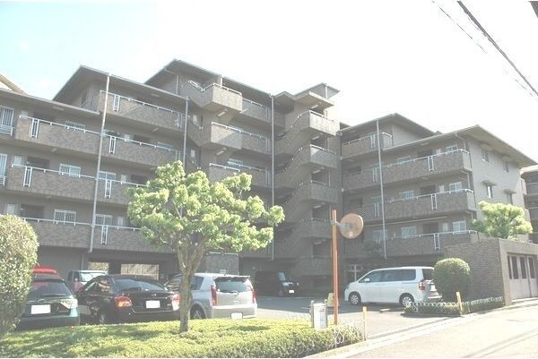 葛上マンションの外観