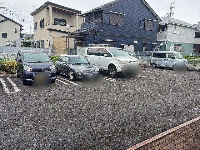 シャン・グリシーヌの駐車場