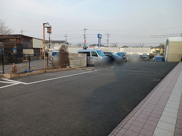 ビバ・ユズの駐車場