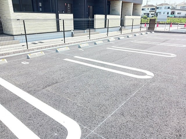 メゾン　ド　グレイスＢの駐車場