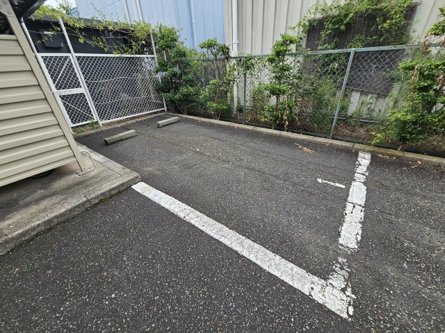 ルモンクレール枝吉の駐車場