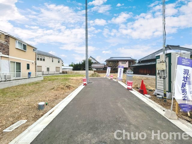 江戸川区北篠崎2丁目新築分譲住宅の前面道路含む現地写真|前面道路