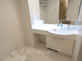 Contentoの洗面所|三面鏡付きシャンプードレッサー
