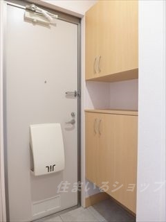 ダン・ルミエールの玄関