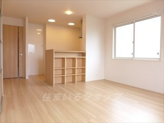ダン・ルミエールの居間・リビング|人気の対面キッチン