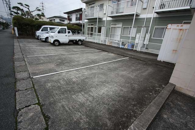 コーポさくらの駐車場|駐車場完備です