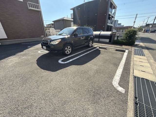 ヴィラ・セレーノの駐車場