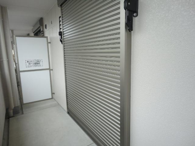 アルティアの内装|窓シャッター