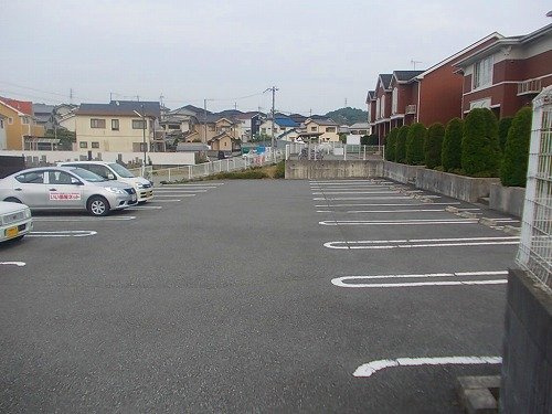エーデル緑ヶ丘Ｄの駐車場