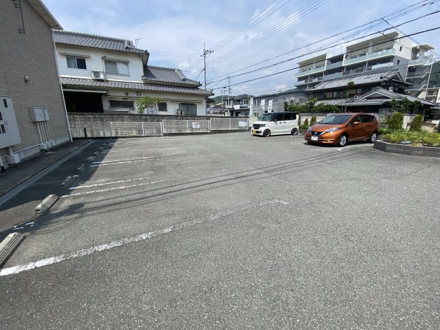 ウエスト　アヴェニュー　Ａの駐車場