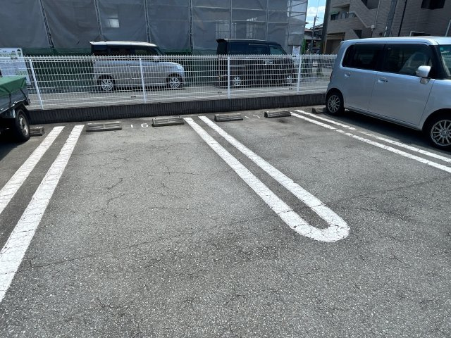 フラッツ・アイⅡの駐車場