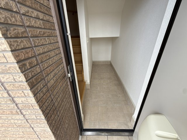 玲巧ハイツ八丁の玄関