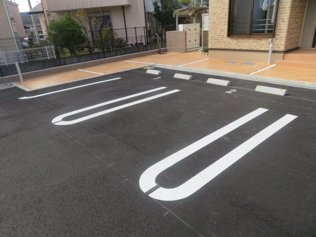 オイコス　オニロ　相生Ａの駐車場