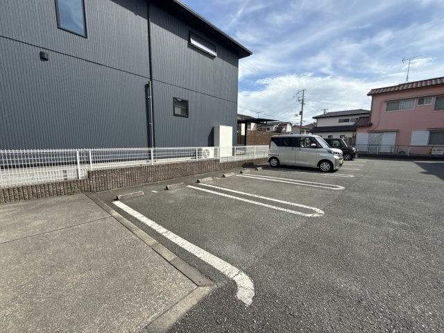 プリムローズガーデンの駐車場