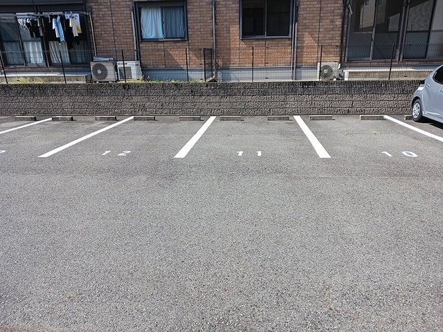 アルティエメスティエリの駐車場