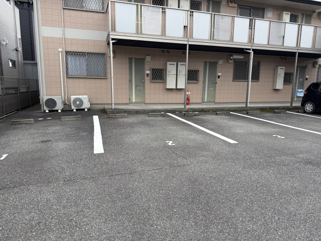 アルティエメスティエリの駐車場