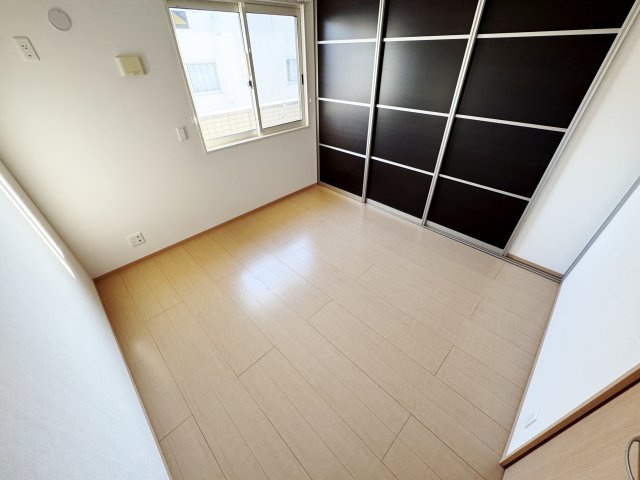 ファミール玉木の洋室