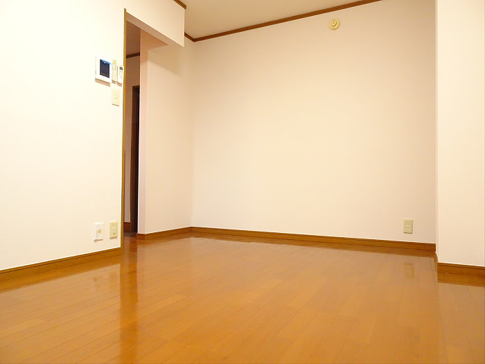 スウィートハイツ本道の居間・リビング|こちらの居間で趣味の時間をお楽しみください