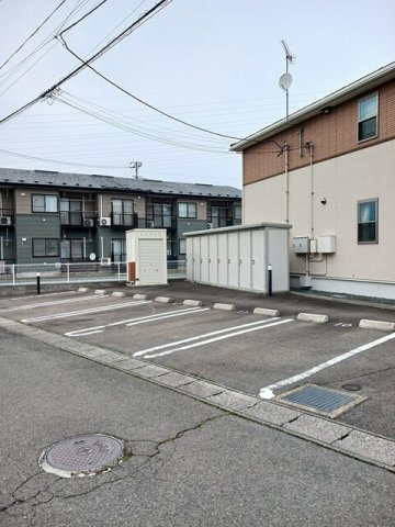 アンバーコートの駐車場