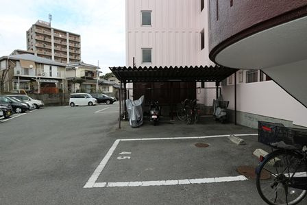 久留米市上津町の賃貸マンションの駐車場|駐車場完備です
