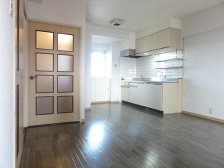 久留米市上津町の賃貸マンションの居間・リビング|ゆったりとしたリビングです