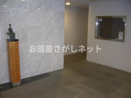 カスタリアお茶の水のエントランス