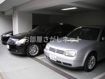 カスタリアお茶の水の駐車場