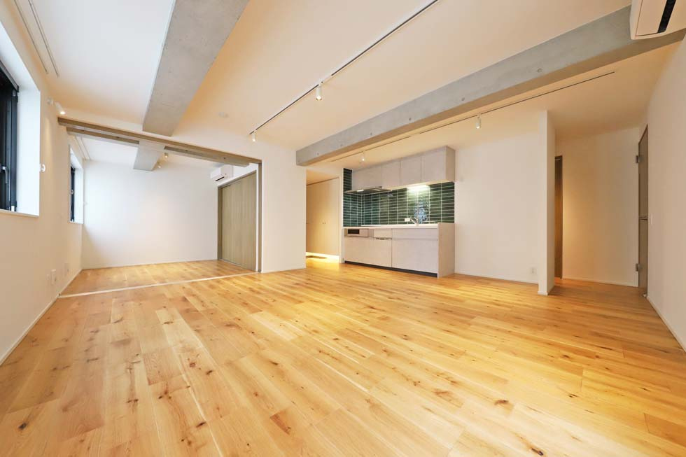 エクセルシオール荏原町の内装|明るい室内です