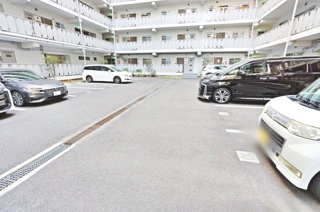今福グランドハイツの駐車場