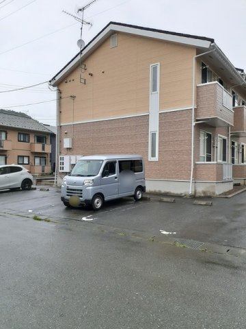 ジェルメ浅岸の駐車場