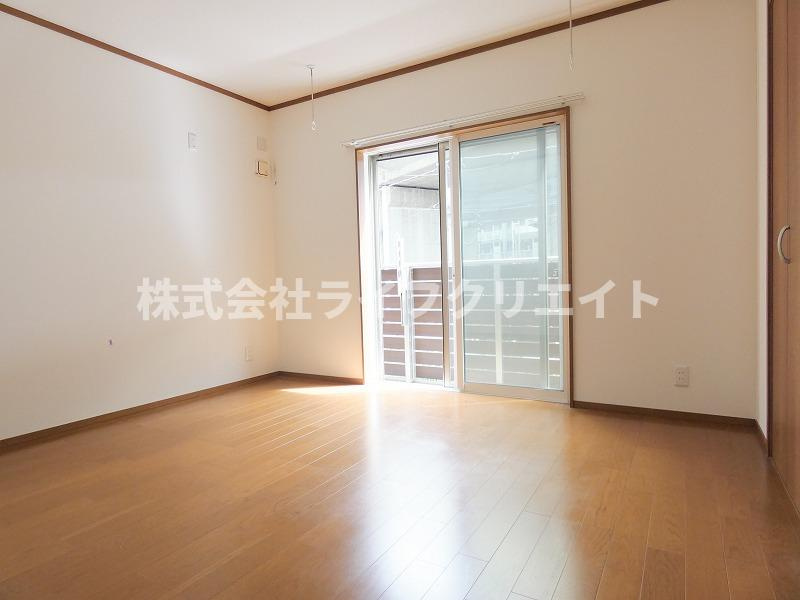 日野本町1丁目戸建の居間・リビング