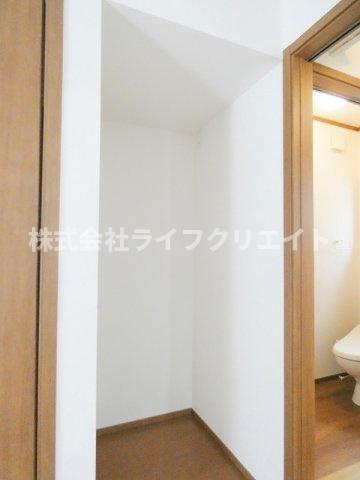 日野本町1丁目戸建の洋室