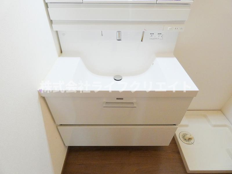 日野本町1丁目戸建の洋室