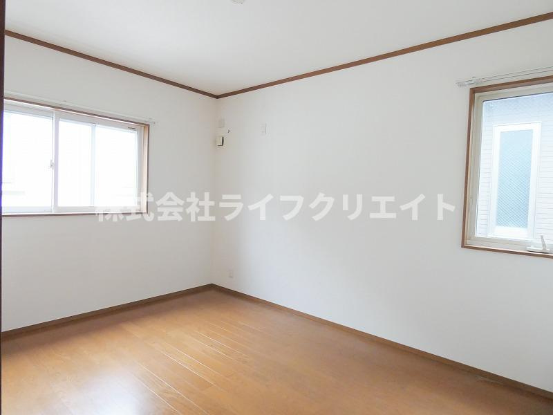 日野本町1丁目戸建の玄関