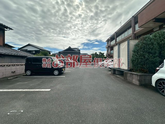 シェトワの駐車場|カースペースがあります