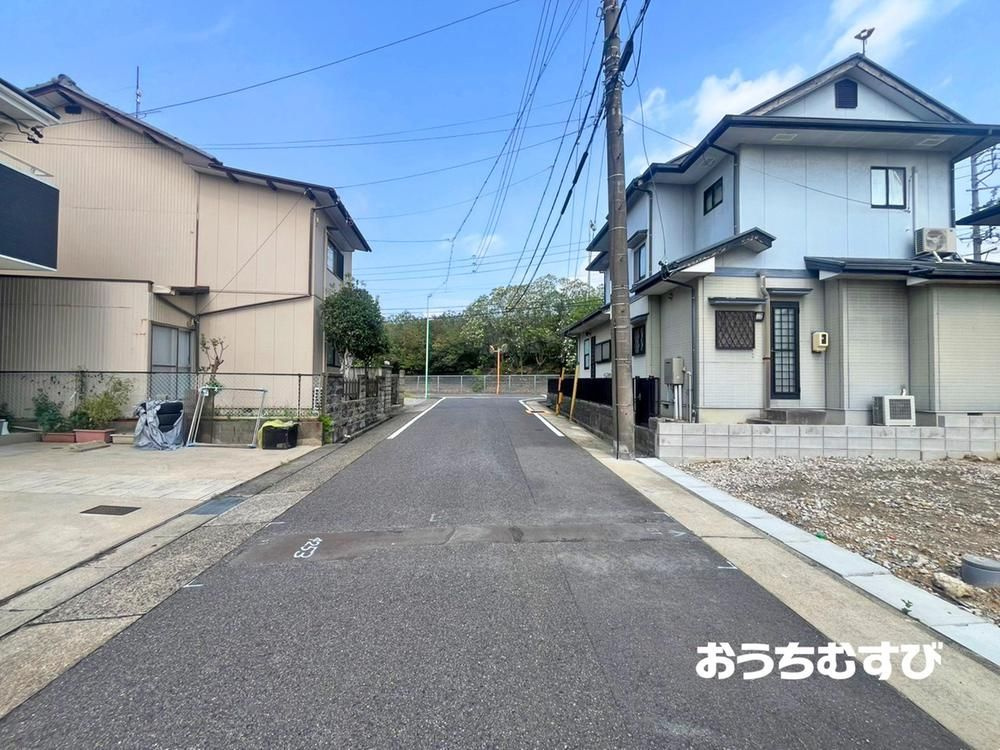 守山区深沢2丁目(全1棟)の前面道路含む現地写真