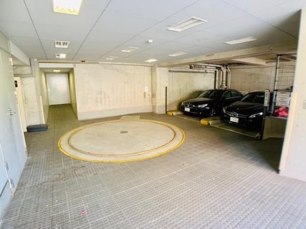 ウヴラージュ広尾の駐車場|車をお持ちの方に嬉しい駐車場付きの物件です