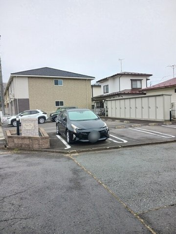 エレガンツァ　フィオーレの駐車場