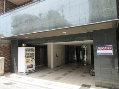 アスヴェル京都二条駅前のエントランス
