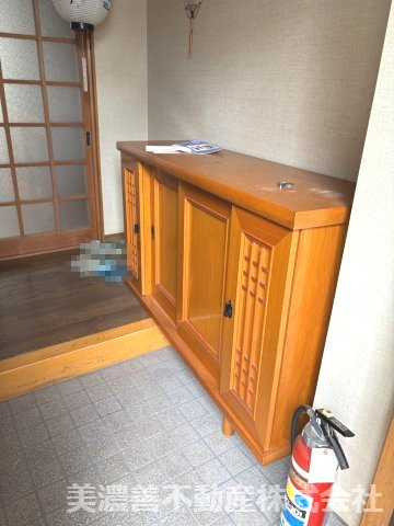 ６７２８３　郡上市八幡町島谷中古戸建の玄関