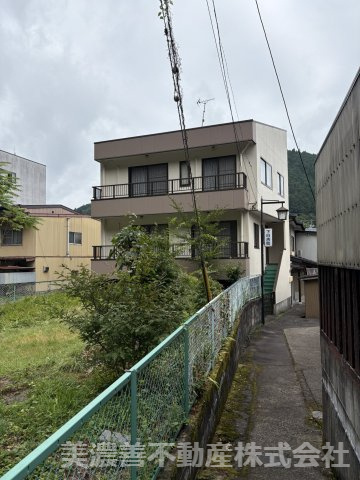 ６７２８３　郡上市八幡町島谷中古戸建の外観