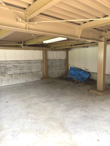 ６７２８３　郡上市八幡町島谷中古戸建の駐車場