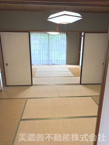 ６７２８３　郡上市八幡町島谷中古戸建の和室