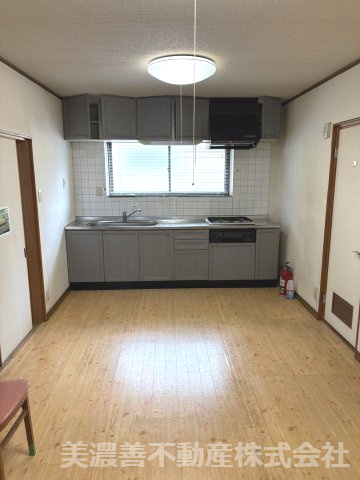 ６７２８３　郡上市八幡町島谷中古戸建の居間・リビング